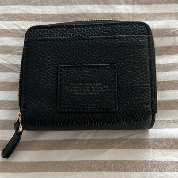 Marc Jacob’s The Leather Mini compact Wallet NWOT - Picture 4 of 5